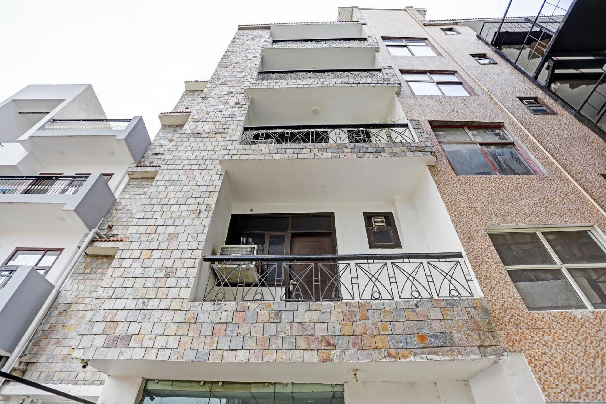 Collection O Agniv Residency Near Saket Metro Hotel New Delhi Buitenkant foto