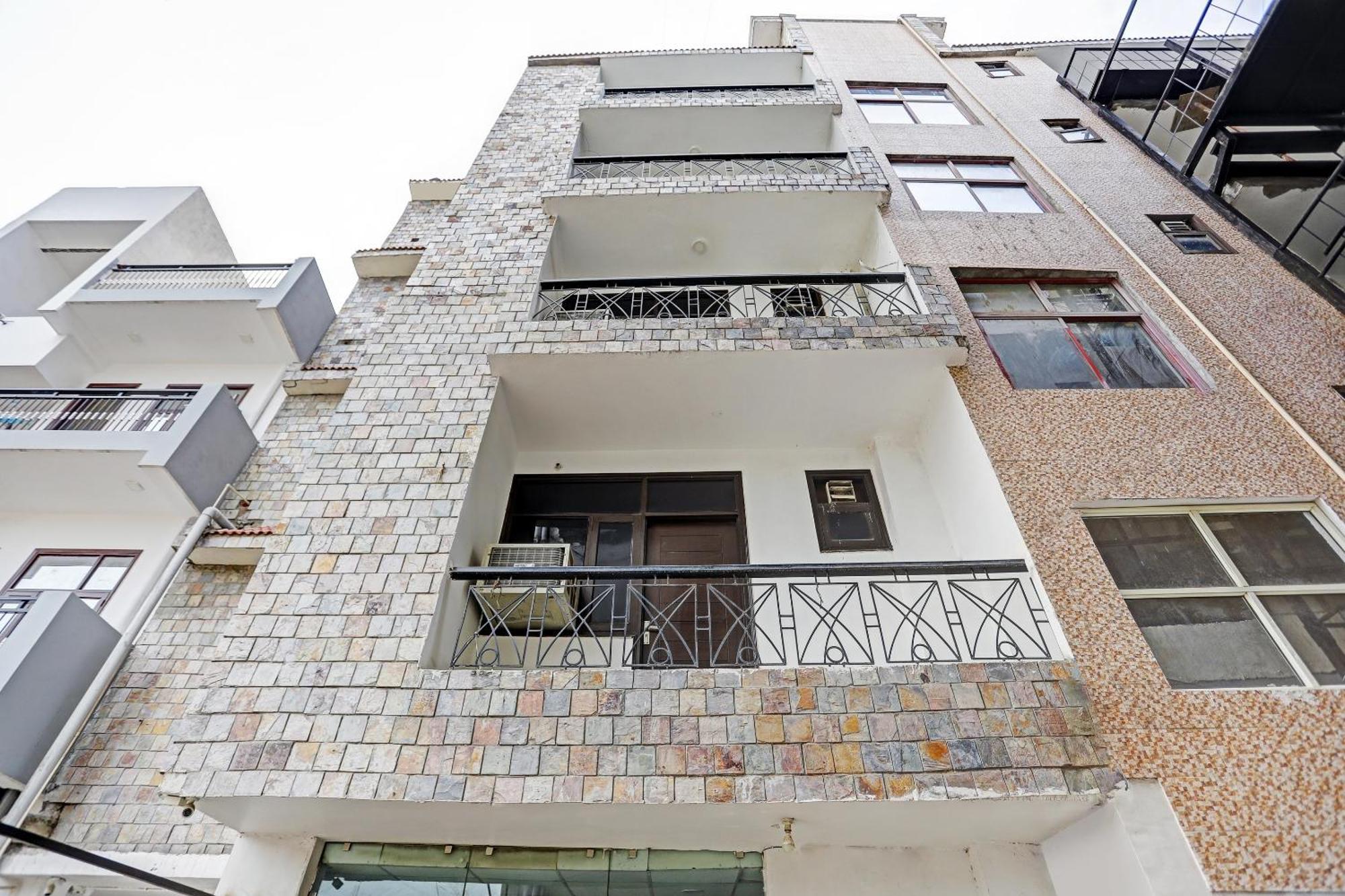 Collection O Agniv Residency Near Saket Metro Hotel New Delhi Buitenkant foto
